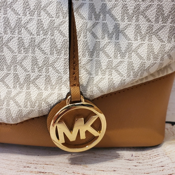 Michael Kors Signature Savannah Large Satchel - Picture 3 of 12